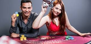 Filipino player placing a sports bet on yy777 using a mobile phone